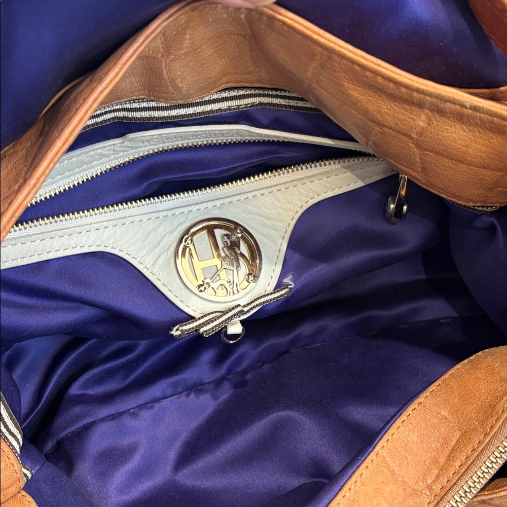 Chic Tan Shoulder Bag - Picture 3 of 4